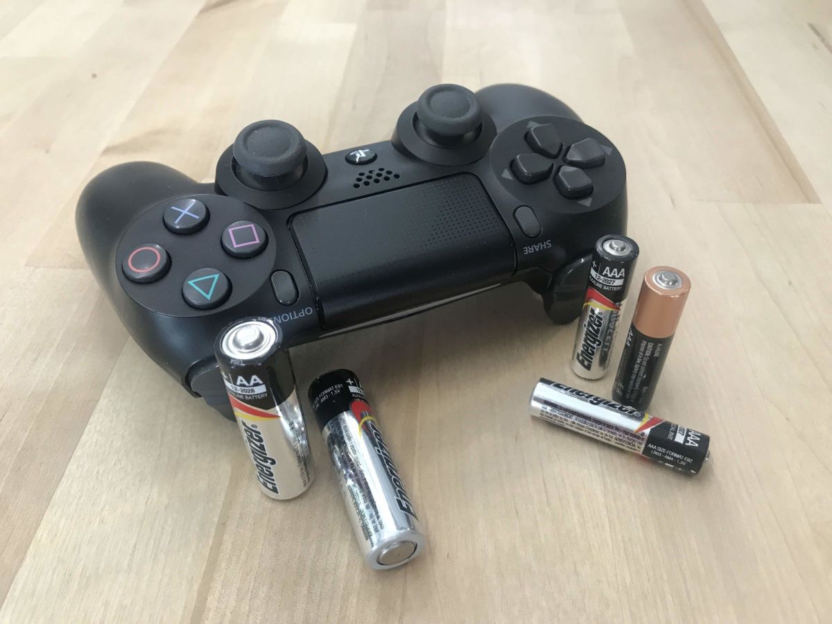 Check the batteries:
Open the battery compartment on the back of the controller.