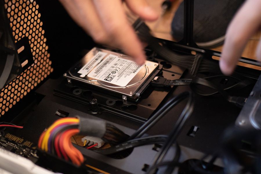 If the connection is loose, gently reconnect the hard drive and ensure it is firmly in place.
Inspect the hard drive for any physical damage or signs of failure, such as cracks or unusual noises.