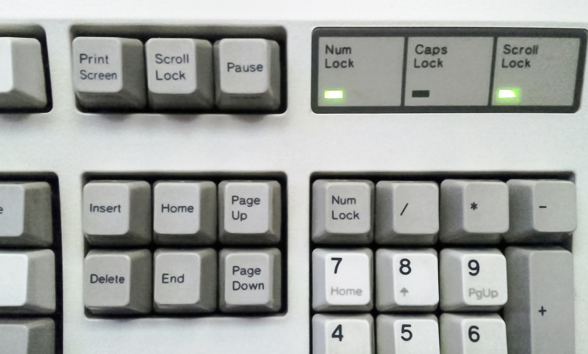 Keyboard with scroll lock key